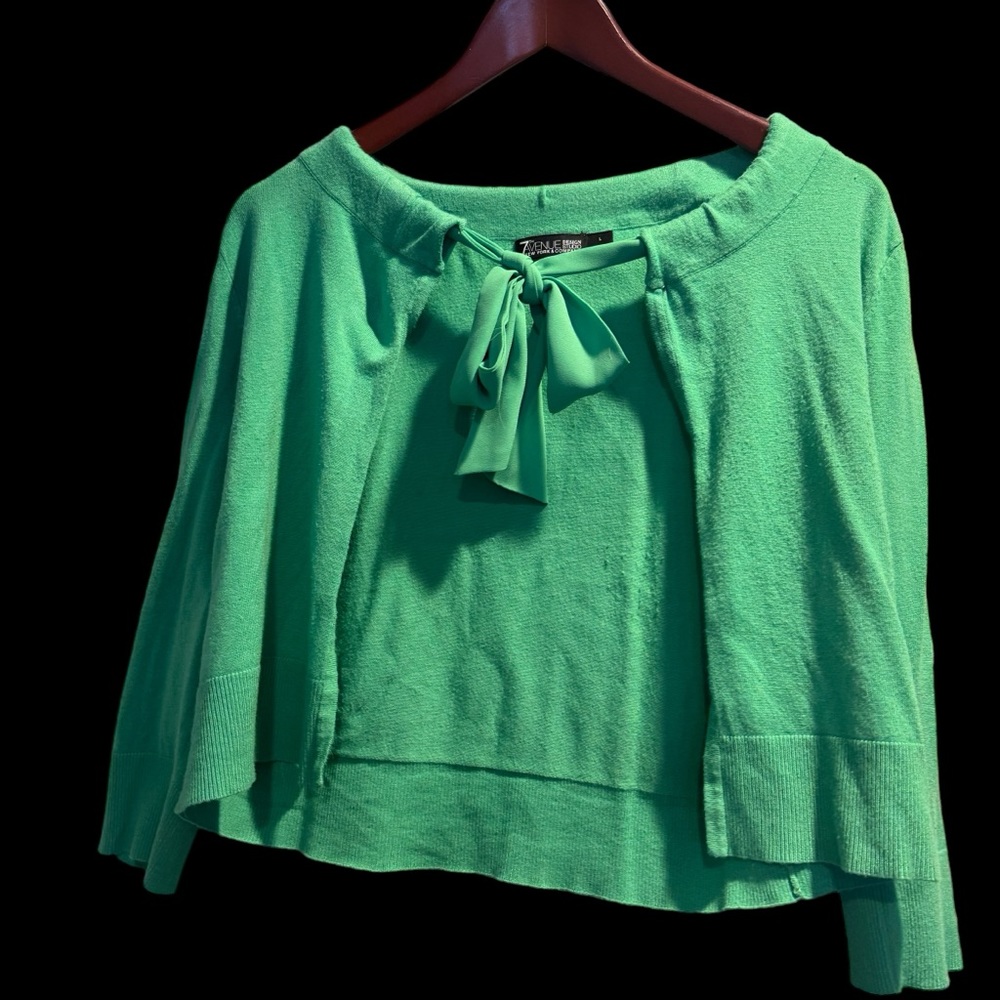 Short cardigan with bow tie